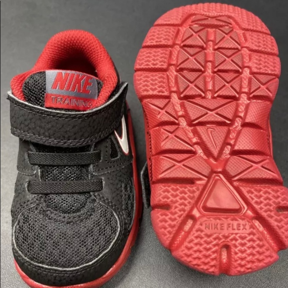 Nike Shoes red black baby boy Velcro tennis Shoes sz 5 Wide